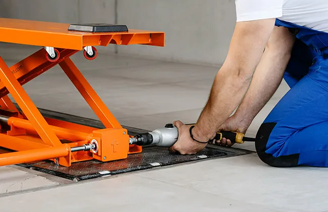 電動ドライバーだけで昇降、信頼のメカニズム