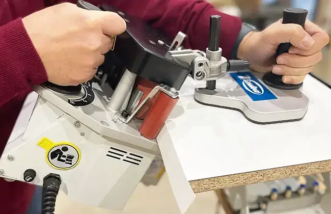 新設計により、さらなるコンパクト化と操作性の向上を実現しています。