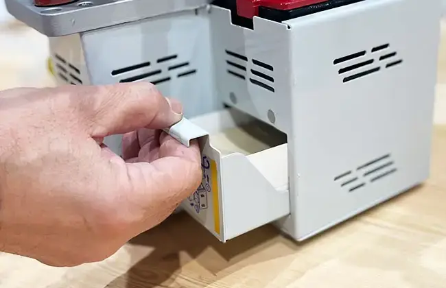 EVAおよびPUR接着剤に対応。EVA接着剤は再利用が可能です。